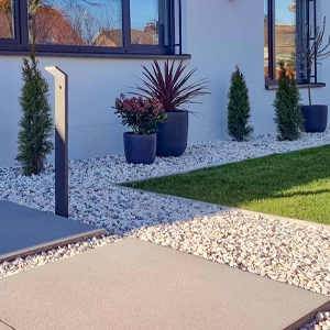 Siergrind & split voor decoratieve en functionele toepassing in de tuin.