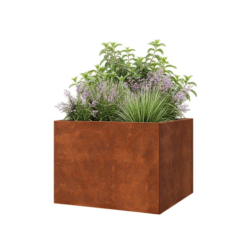 Cortenstaal plantenbak 80x80 cm gevuld met groene beplanting.